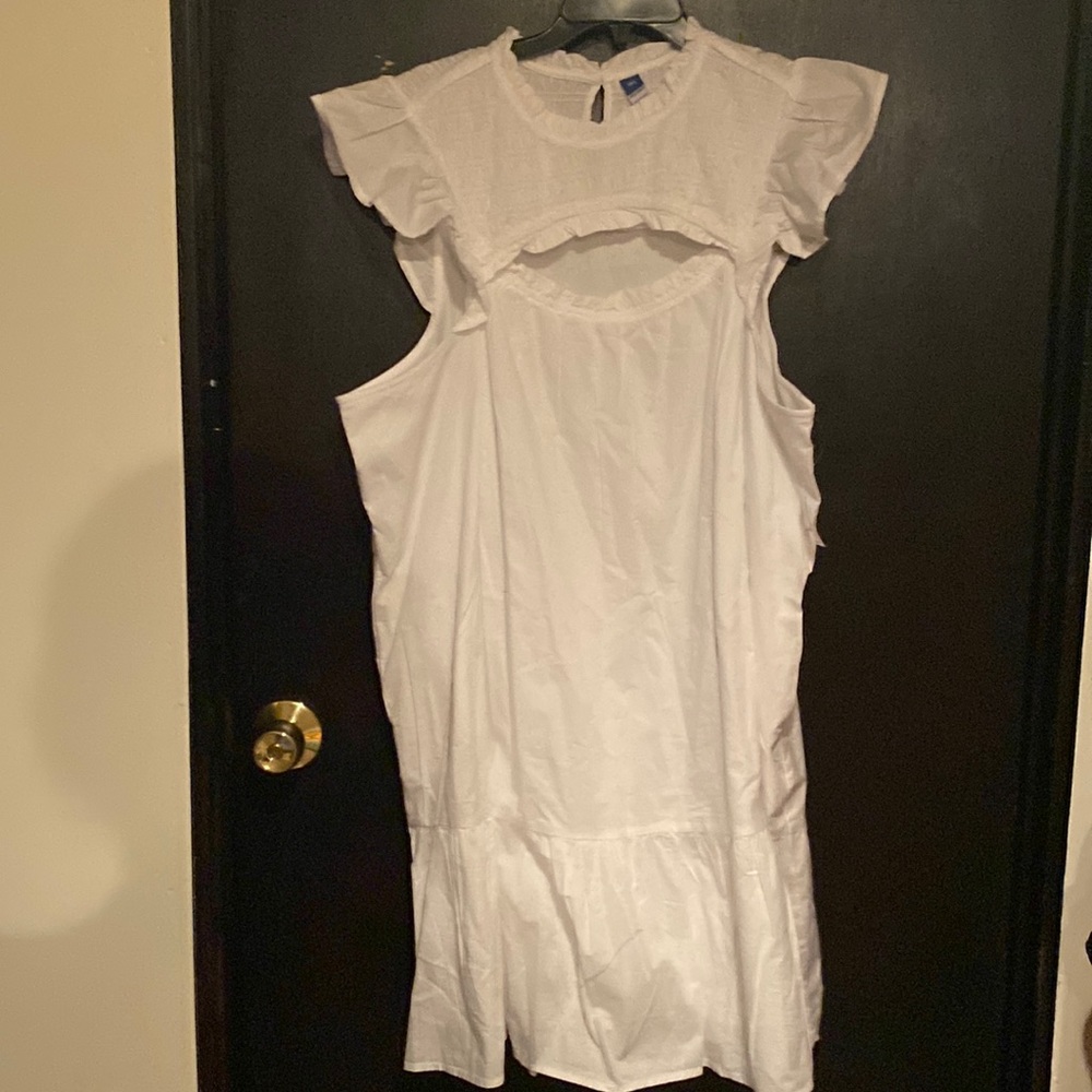 BNWT Old Navy buttercup sleeve white dress with partial opening in the front XXL